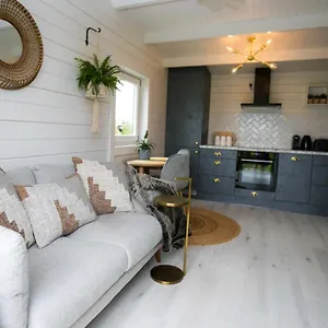  Chalet The Paddocks - Stylish, Cozy & Private Ireland