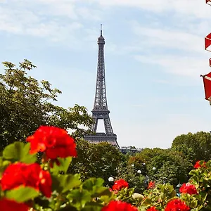 plaza-athenee.fr-paris.fr/